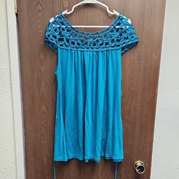 Chic Turquoise Crochet Neckline Women's Blouse - Picture 2 of 4